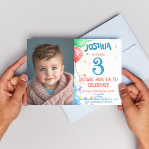 Invitación Niños dibujando globos y fiesta de cumpleaños arco