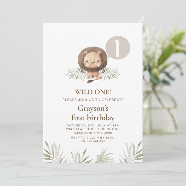 Invitación Niños modernos Wild One Lion Foliage 1er cumpleaño (Anverso de pie)