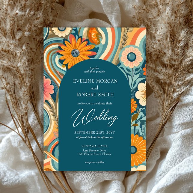 Invitación Noche de flores de moda retro de moda (retro groovy flowers blue arch wedding invitation)