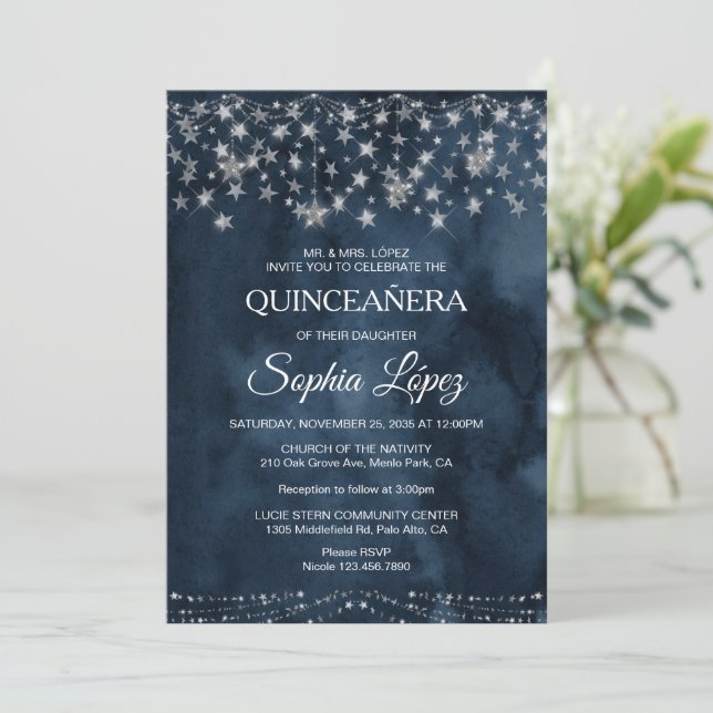 Invitación Noche estrellada Quinceanera azul bajo las estrell (Anverso de pie)