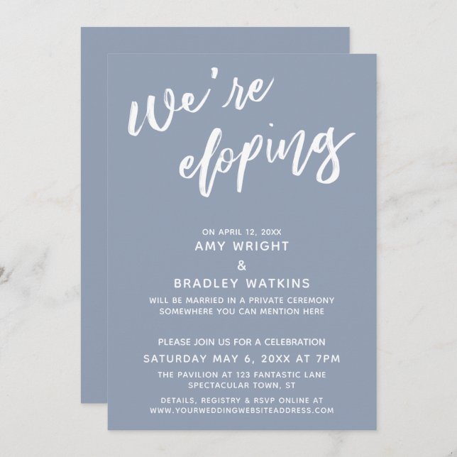 Invitación Nos escapamos Fuente manuscrita azul polvoriento s (Anverso / Reverso)