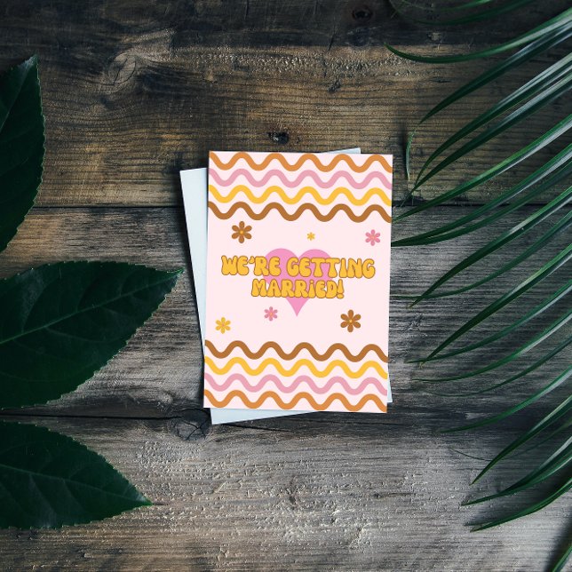Invitación Nos estamos casando con la flor retro de los años  (Subido por el creador)