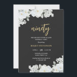 Invitación Novena floral blanca y negra dorada cumpleaños ele<br><div class="desc">Invitaciones de cumpleaños para adultos | Floral blanca y dorada Elegante Noventa Invitación al cumpleaños 90 Moda Este elegante diseño de moda presenta un tema femenino de color blanco y una tipografía con guión de oro sobre un fondo negro. Personalice la invitación con sus detalles y si desea reorganizar el...</div>