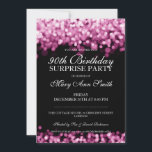 Invitación Novena sorpresa Fiesta de cumpleaños de luces rosa<br><div class="desc">Elegante diseño de invitación del 90º cumpleaños sorpresa con sofisticado motivo de luces rosadas,  nombre y fecha personalizados y texto adicional. Impresiona a tu familia y amigos con este elegante diseño de invitación de cumpleaños. ¡personalizable total! Fácil de usar y fácil de personalizar.</div>