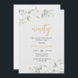 Invitación Noventa White & Gold Floral Elegante Cumpleaños<br><div class="desc">Invitaciones de cumpleaños para adultos Elegante floral blanca y dorada 90ª Moda Invitación al cumpleaños Este elegante y de moda presenta un tema femenino de color blanco y una tipografía con guión de oro sobre un fondo blanco roto. Personalice la invitación con sus detalles y si desea reorganizar el estilo...</div>