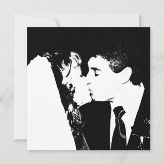 Invitación Novia y novio se besan