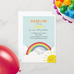 Invitación Nubes de arcoiris acuarela Sky Sunshine Cumpleaños<br><div class="desc">Un tema de cumpleaños arcoiris con un ilustracion de arcoiris,  cielo azul y sol con cara sonriente.</div>