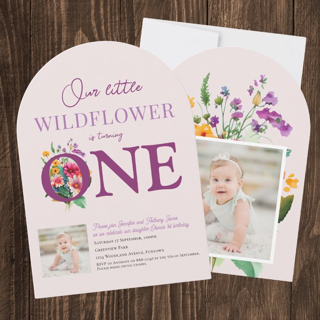 Invitación Nuestra Pequeña Flor Silvestre 1er cumpleaños flor (Our Little Wildflower is turning ONE floral purple 1st birthday invitation with custom baby photo)