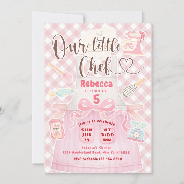 Invitación Nuestra Pequeña Niña Chef Rosa Gingham Cumpleaños  (Anverso)