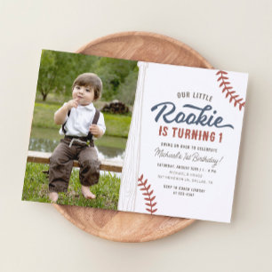 Invitación Nuestra pequeña rookie de béisbol foto de cumpleañ