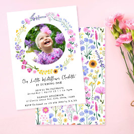 Invitación Nuestro pequeño Chica de flores silvestres. Foto d