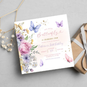 Invitación Nuestro pequeño mariposa rosada flor silvestre 1er