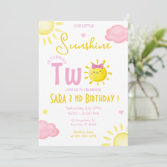 INVITACIÓN NUESTRO PEQUEÑO SOL SE ESTÁ VOLVIENDO DOS CUMPLEAÑ (Anverso de pie)