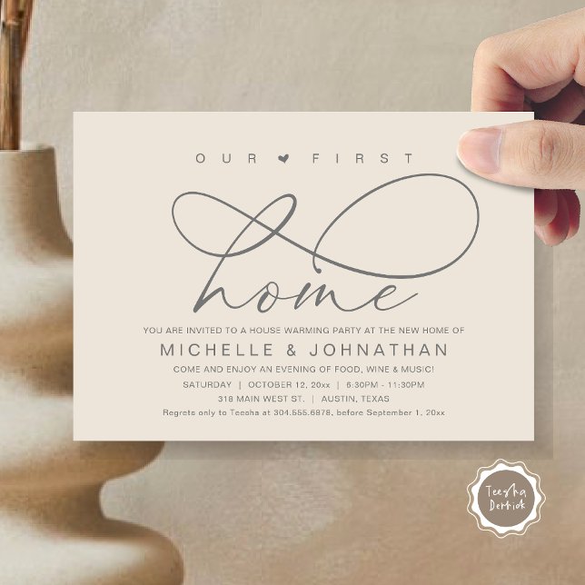 Invitación Nuestro primer hogar, fiesta moderno para el calen (Our First Home, New Housewarming Party Invitation Card, PDF, Modern Romantic Script, Dark Grey Cream)