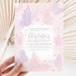Invitación Nuestros pequeños Chicas de mariposa rosados cumpl<br><div class="desc">¡Nuestra mariposa está girando 1! ¡Un tema de mariposa de bonito para tu fiesta de primer cumpleaños! Con mariposas rosas y violetas,  con un borde de acuarela rosa y un purpurina falso.</div>