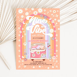 Invitación Nueve es un Vibe Daisy Groovy Van 9º cumpleaños