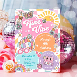 Invitación Nueve es un Vibe Retro Preppy Varsity Disco Cumple