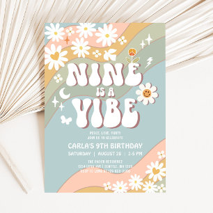 Invitación NUEVE es una Vibra Daisy Hippie Cumpleaños Retro 7