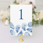 Invitación Número de tabla de color de agua de ostra azul<br><div class="desc">Guíe a sus huéspedes con nuestros elegantes números de la mesa de bodas de la playa, con un encantador diseño de caparazón de ostras de color azul. Estos números de las mesas aportan un toque de encanto costero a la decoración de la recepción. Ideal para bodas en los populares lugares...</div>
