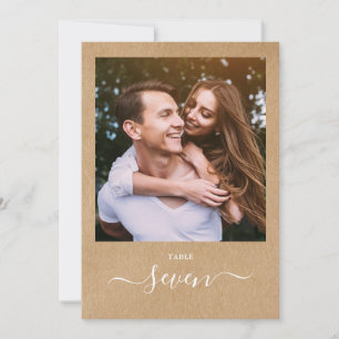 Invitación Número de tabla de fotos de Kraft Elegant Script R