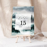 Invitación Número de tabla del Boda de Pino de Montaña Misty<br><div class="desc">Este elegante diseño exhibe con gusto un paisaje montañoso húmedo, con bosques de pino maloliente y niebla suave que crean una atmósfera de misterio y romance. Ideal para parejas amantes de la naturaleza, combina el encanto rústico con un diseño elegante. Los tonos fríos y el paisaje cautivador evocan una sensación...</div>