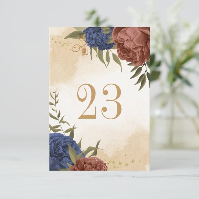 Invitación número de tabla floral azul marino terracota (Anverso de pie)