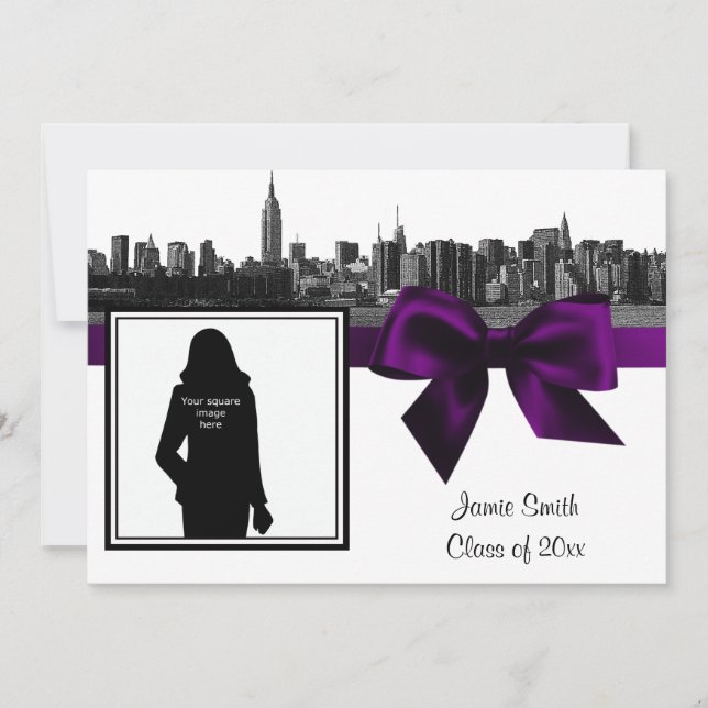 Invitación NYC Wide Skyline Etched BW Graduación De Foto Púrp (Anverso)