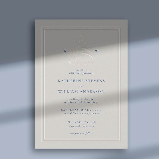 Invitación Ocean Boat Faux Grabado en relieve Boda clásico mo (nautical beach boat yacht coastal ocean wedding invitation faux embossed typography ecru navy blue)
