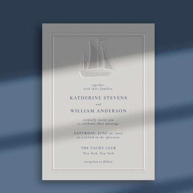 Invitación Ocean Yacht Faux Grabado en relieve Boda clásico m (nautical beach boat yacht coastal ocean wedding invitation faux embossed typography pearl navy blue)