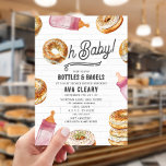 Invitación Oh Botellas Bebés y Bagels Baby Shower Brunch Rosa<br><div class="desc">Botellas y Bagels temática del brunch de la ducha para bebés con Ilustracion de un bagel incorporado al diseño "oh baby" con botellas de bebé rosadas y ilustraciones de bagel por todos lados. El diseño de fondo es mosaico en el metro.</div>