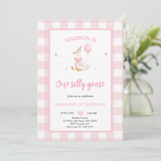 Invitación One Silly Goose Spring Pink Daisy First Birthday  (Anverso de pie)