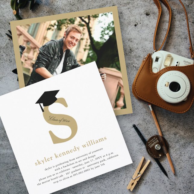 Invitación Oro Moderno Inicial Clásico Graduado Fiesta de Gra (Subido por el creador)
