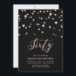 Invitación Oro Negro y Rosa Simple Sesenta Fiesta de Cumpleañ<br><div class="desc">Celebra tu día especial con esta mínima invitación de cumpleaños número 60. Este diseño presenta un elegante guión con letras "Sixty" con confeti en forma de hexágono con una combinación de color oro negro y rosa. Hay más diseños disponibles en mi tienda BaraBomDesign.</div>