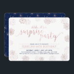 Invitación Oro rosa | Modern Surprise 50th Birthday Party<br><div class="desc">Celebre su día especial con este elegante diseño de invitación para fiestas que incluye una hermosa tipografía y patrones de fondo en una textura de oro rosa. Perfecto para cualquier fiesta sorpresa. Puede personalizar todo el texto como desee.</div>
