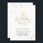 Invitación Oro y blanco | Moda moderna 30 Fiesta de cumpleaño<br><div class="desc">Celebremos su día especial con esta elegante invitación de cumpleaños número 30. Este diseño presenta tipografía de oro de moda en el frente y gráficos brillantes de oro con una foto en el trasero. Reemplace la foto de ejemplo con la suya o elimine si no la desea. El color de...</div>