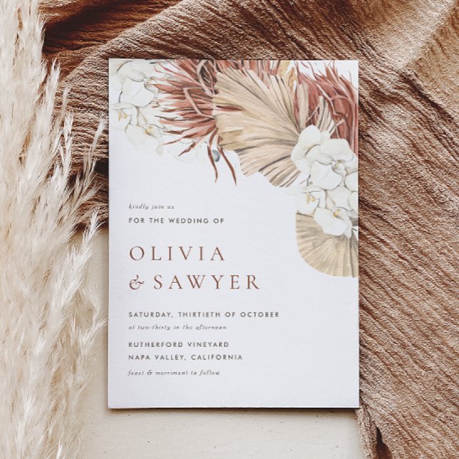 Invitación Orquídeas Blancas y Hojas de Palma Secas Boda Boho (Boho wedding invitation featuring watercolor pampas grass, dried palm leaves, and white orchids.)