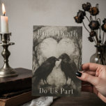 Invitación Oscuro Gótico Negro y Tan Raven Boda de pareja<br><div class="desc">Sumérjase en el enigmático abrazo de su historia de amor con nuestra oscura y divertida suite de invitados góticos a la boda. Capturando la esencia del misterio y el romance, nuestra invitación presenta una imagen cautivadora al estilo del carbón vegetal, mostrando dos majestuosos cuervos negros encerrados en una tierna abrazo...</div>