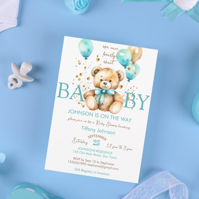 Invitación Oso de peluche espera la ducha de bebé marrón azul (Cute teddy bear with a bow and balloons  bearly wait baby shower template invitation aqua blue gold)