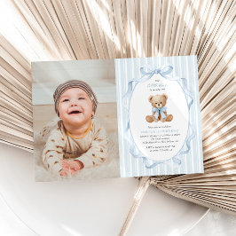Invitación Oso de peluche, lazo azul, rayas azules, primer cu