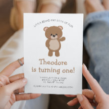 Oso Pequeño Convirtiendo Un Primer Cumpleaños De W