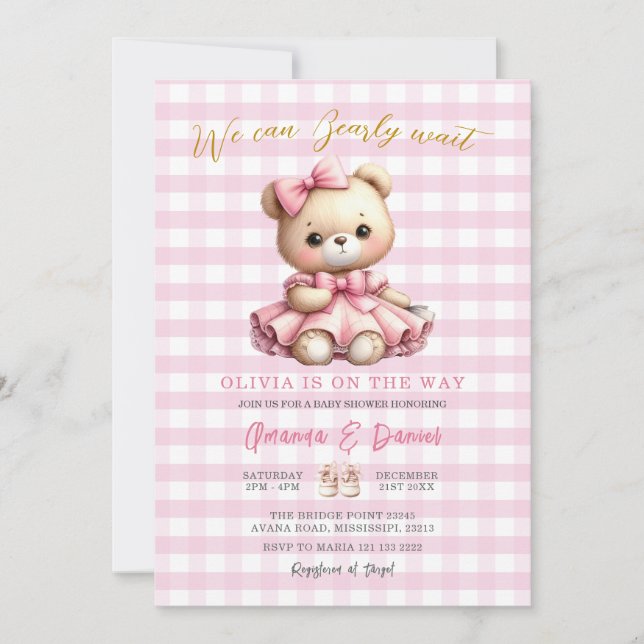 Invitación Oso Rosa Baby Shower Gingham Puede Esperar (Anverso)