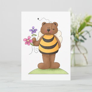 Invitación Oso vestido como abejorro con flores