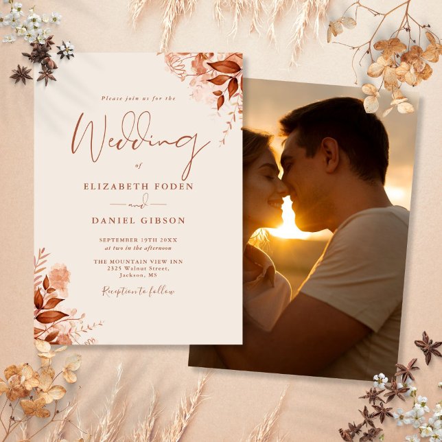 Invitación Otoño Caída Rústica Floral Foto Terracotta Boda (Autumn Fall Rustic Floral Photo Terracotta Wedding Invitation)