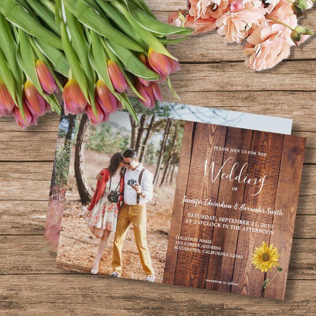 Invitación País de la foto del girasol de la madera del grane (Create your own rustic wood sunflower photo wedding invitation. A very unique, personal invitation. )