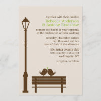 Pájaros del amor en la boda del banco de parque