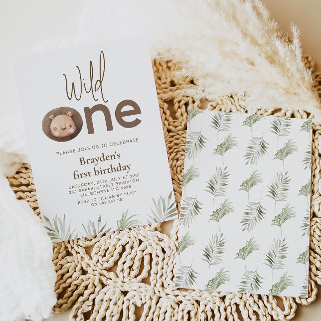 Invitación Palabra Minimalista moderna León salvaje Un primer (Modern lion wild one 1st birthday invitation for baby boy with greenery.)