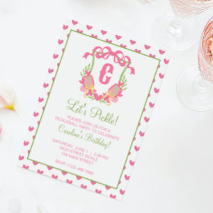 Invitación Paletas de Pickleball Rosa y Verde con Cresta Mono