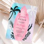 Invitación Palmera de palmera tropical en la playa Sweet 16<br><div class="desc">Una invitación para 16 años con temática tropical de playa,  con una tabla de surf rosa fresca con palmeras tropicales editables,  hojas de palma,  en un lavabo color morado azul,  añade tu foto al fondo. Perfecto para el verano dulce 16 fiestas.</div>