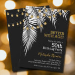 Invitación Palms 50.ª fiesta de cumpleaños de negro y oro<br><div class="desc">Los frondes de palmeras blancas con hilos dorados sobre un fondo negro,  son invitaciones divertidas para fiestas de cumpleaños para cualquier edad. Consulte COINCIDENCIA de elementos en nuestra colección.</div>