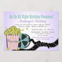 Palomitas de maíz y una sonda de película moradas